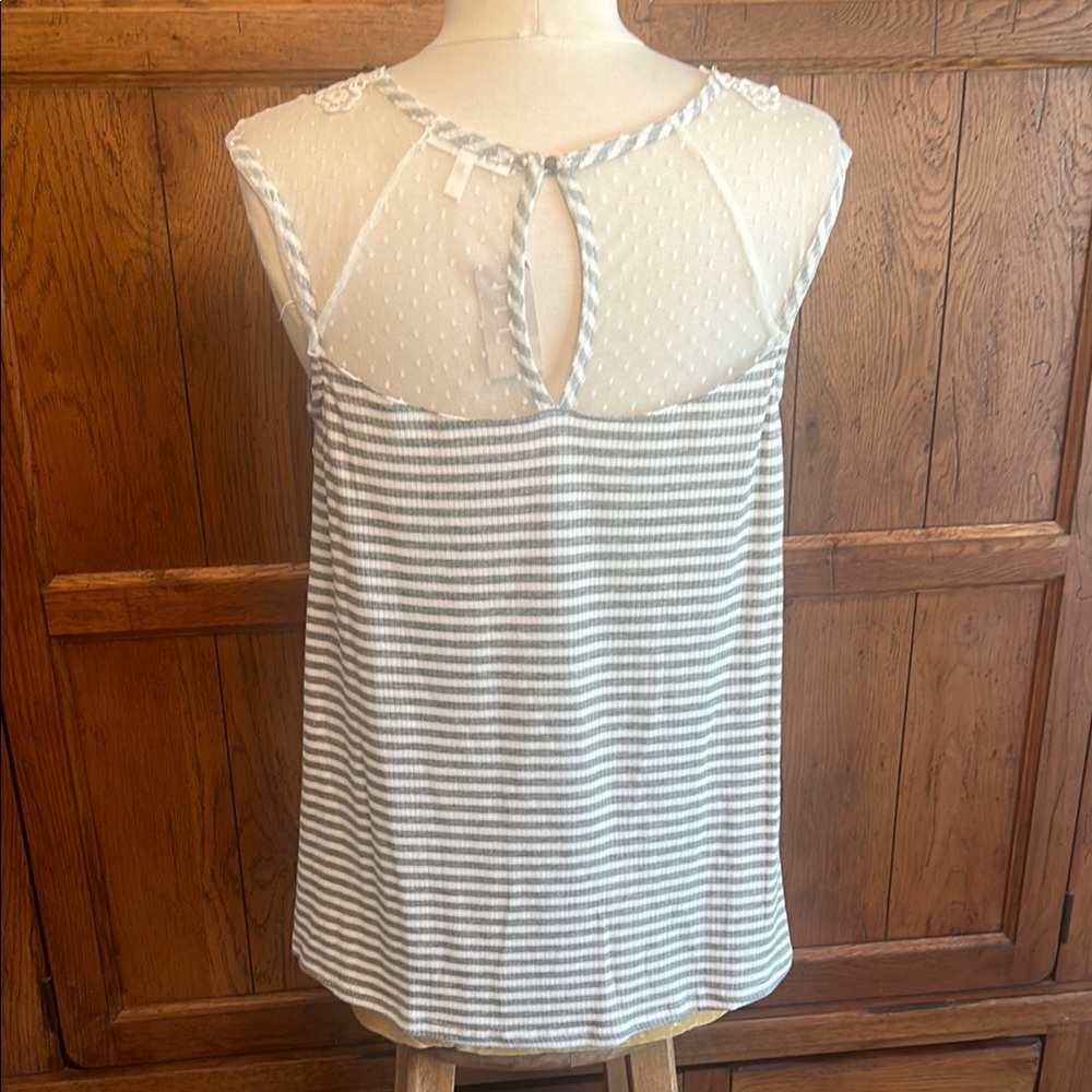 Maurices NWT⭐️Gray & White Lace Tank Top - Picture 3 of 10